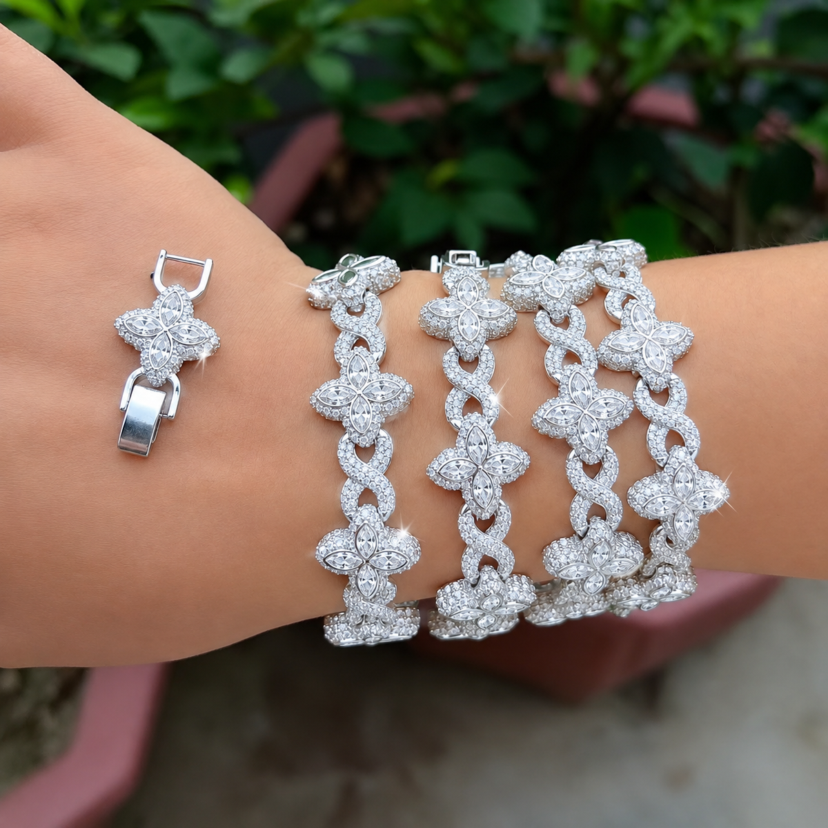 Aeris Clover Link Chain Bracelet