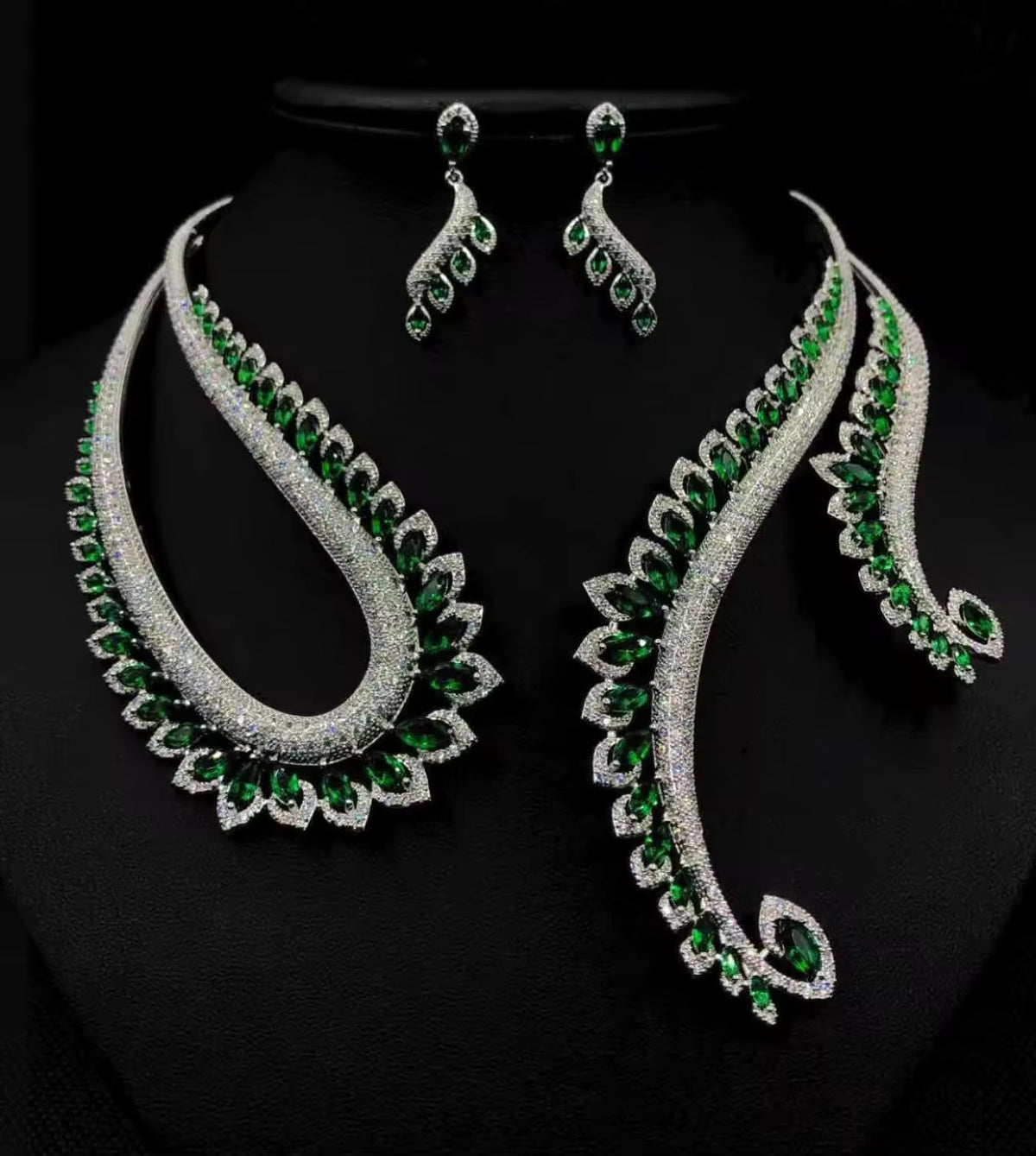 Crown_Earrings_Green