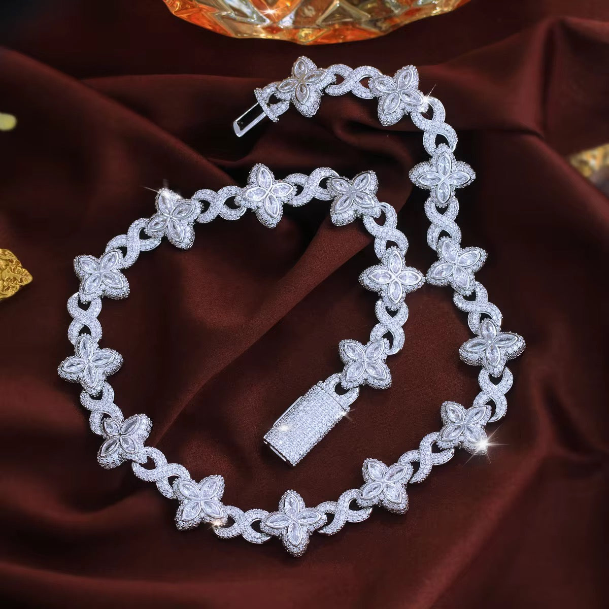 Aeris_Clover_Link_Necklace