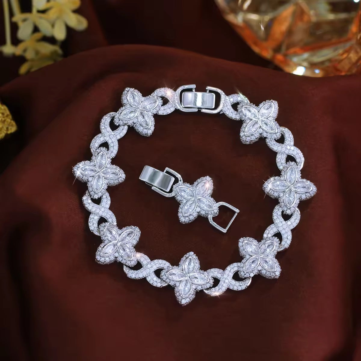 Aeris Clover Link Chain Bracelet