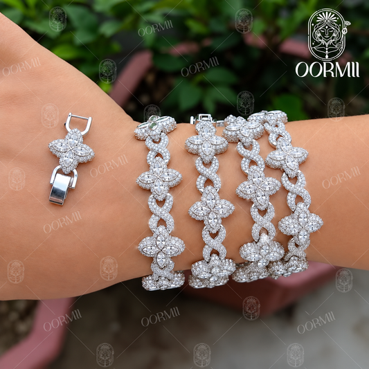 Aeris Clover Link Chain Bracelet