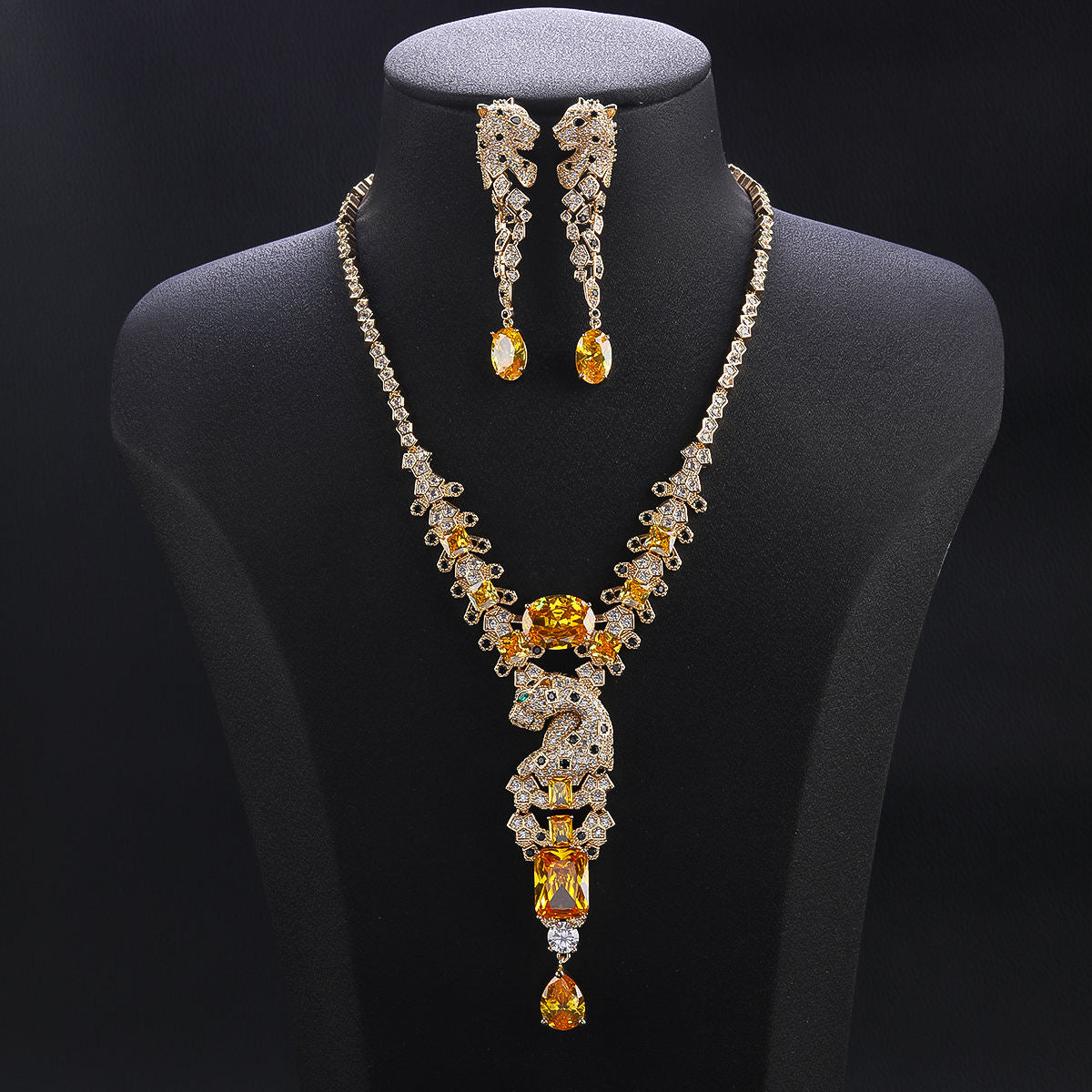 Silent Move Necklace